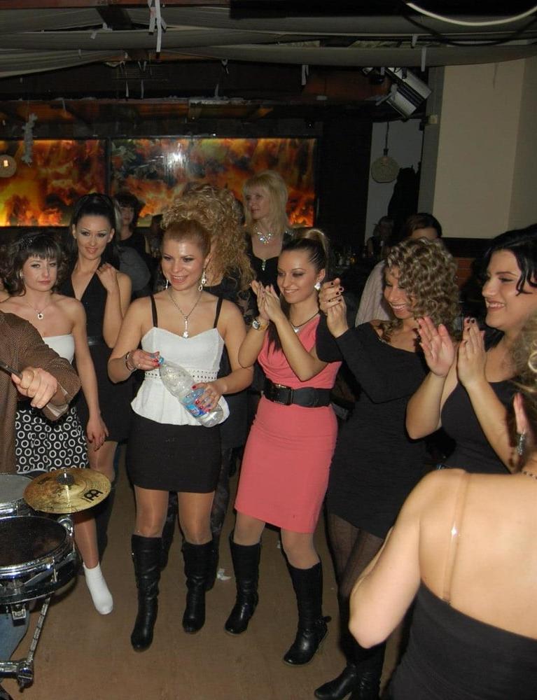 25P sexy females in tights pantyhose nylons 7