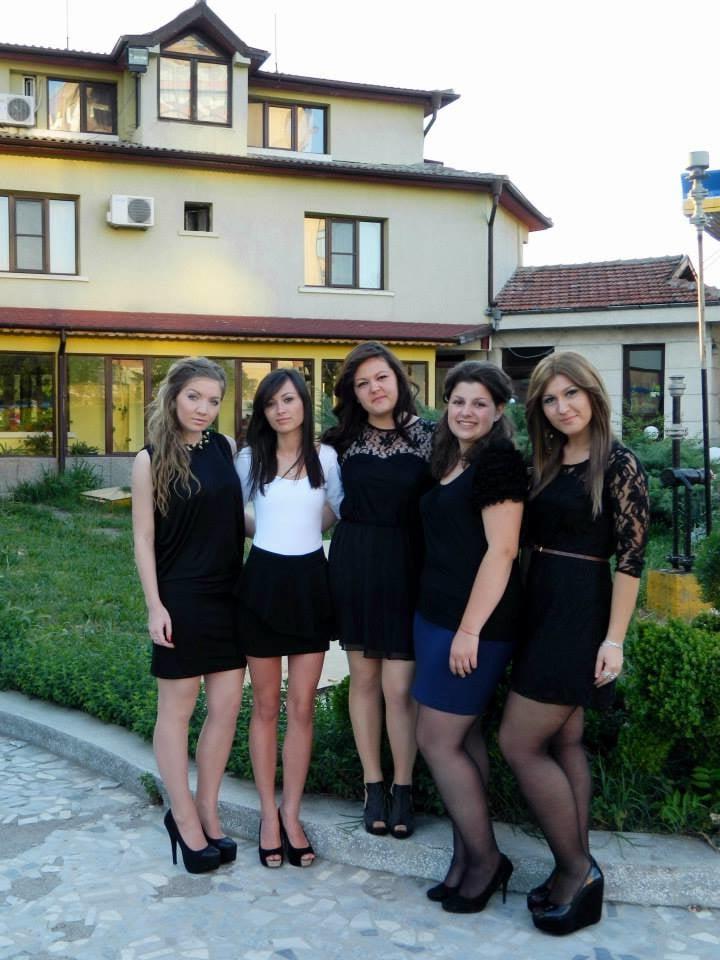 25P sexy females in tights pantyhose nylons 7