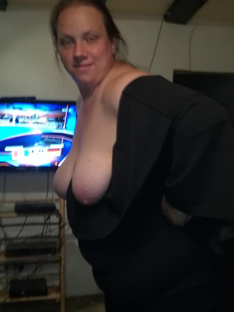 16P Busty Mature