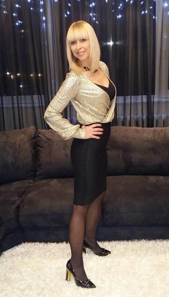25P sexy females in tights pantyhose nylons 4