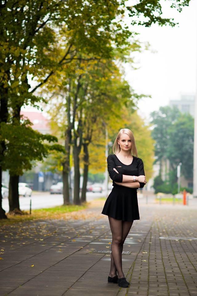 25P sexy females in tights pantyhose nylons 4