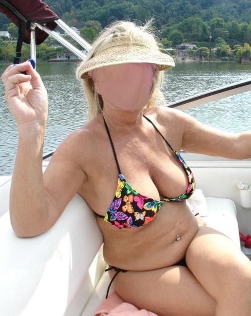 25P Matures on a boat 4