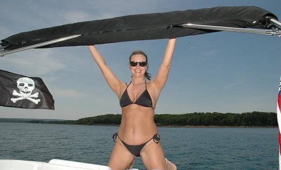 25P Matures on a boat 4