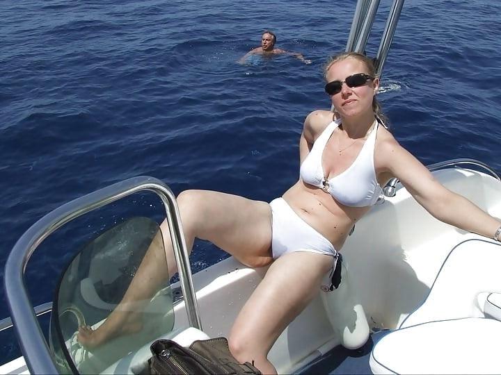 25P Matures on a boat 4