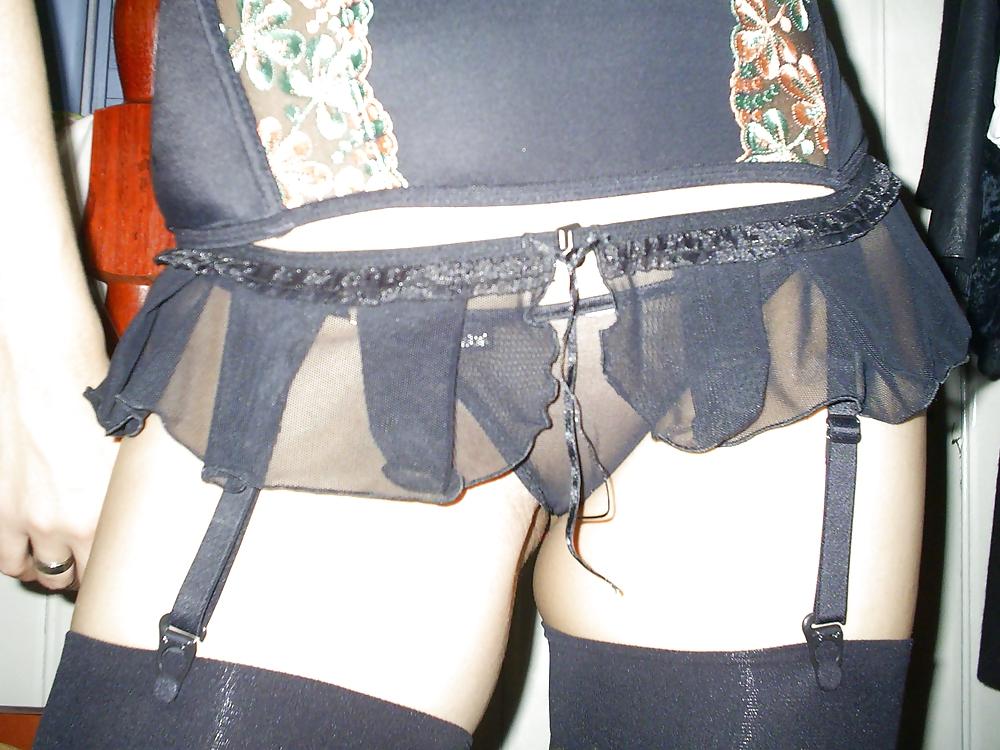 25P Married who has a fetish for showing pictures of his wife 