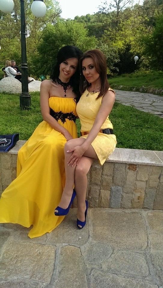 25P sexy females in tights pantyhose nylons 5