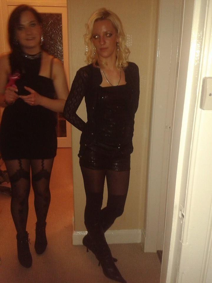25P sexy females in tights pantyhose nylons 2