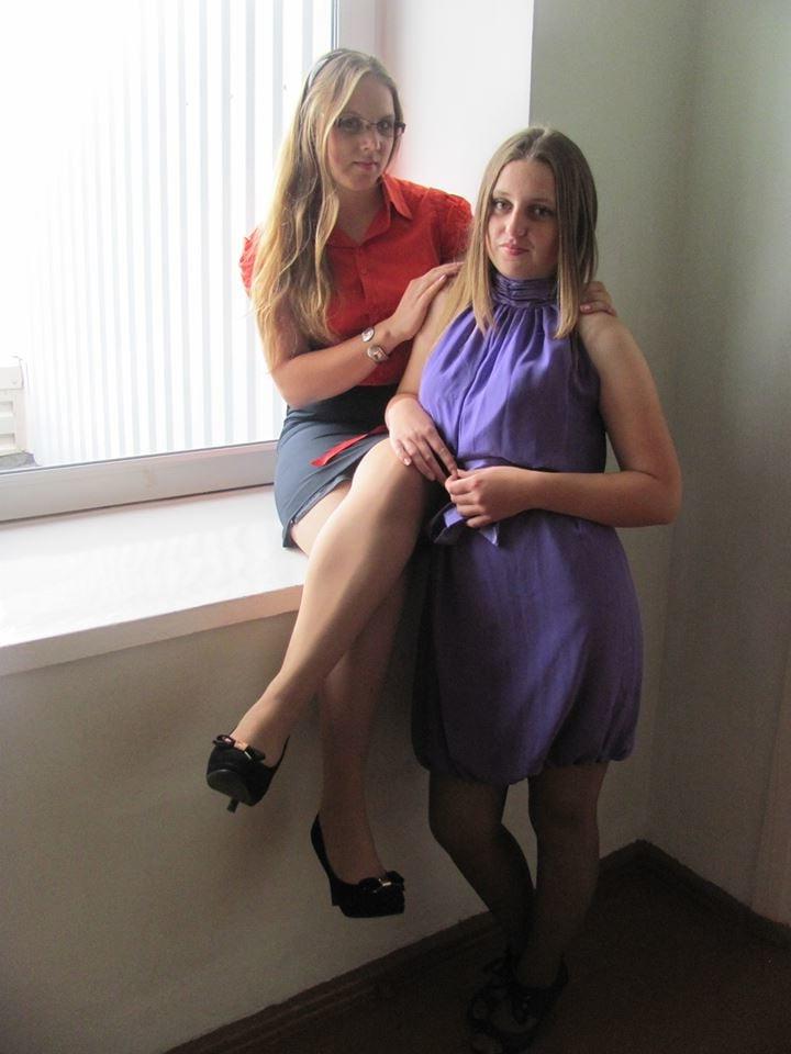 25P sexy females in tights pantyhose nylons 2
