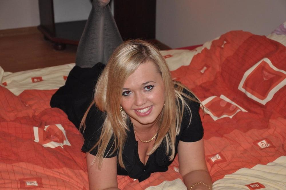 25P sexy females in tights pantyhose nylons 2