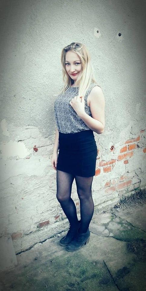 25P sexy females in tights pantyhose nylons 2