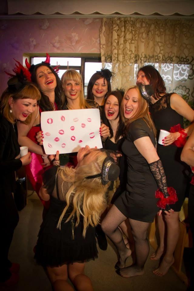 25P sexy females in tights pantyhose nylons 2