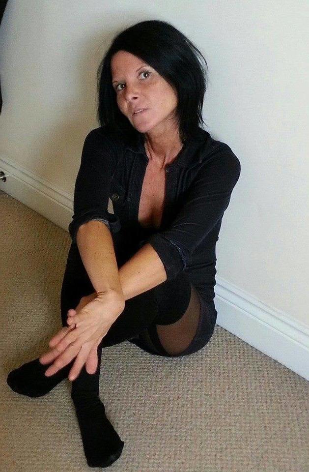 25P sexy females in tights pantyhose nylons 2