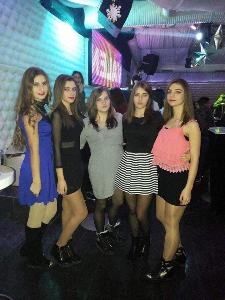 25P sexy females in tights pantyhose nylons 2