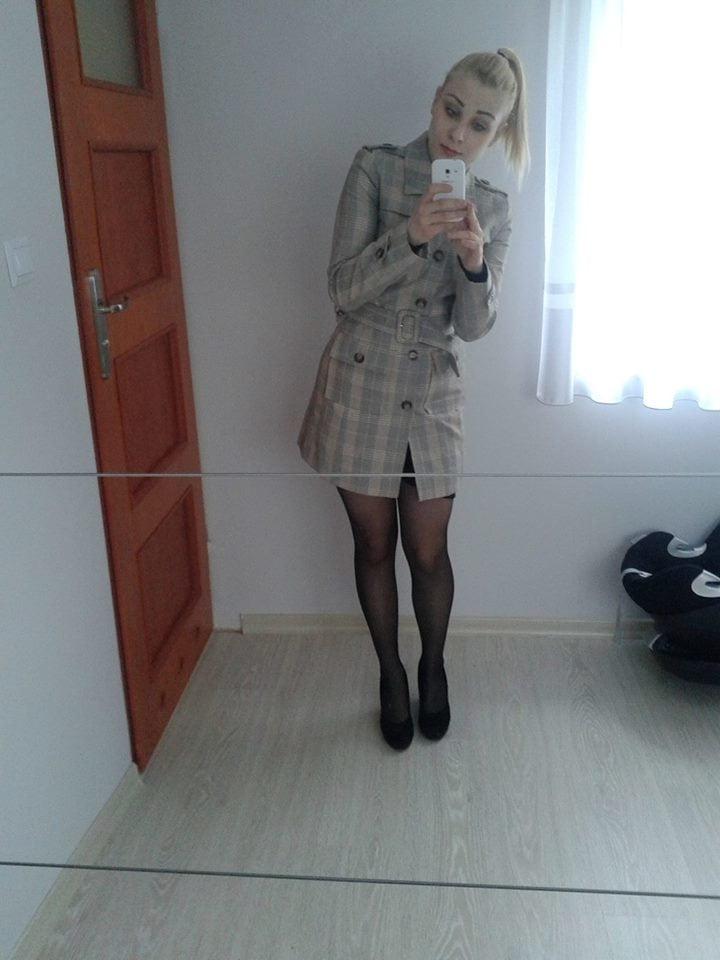 25P sexy females in tights pantyhose nylons 2