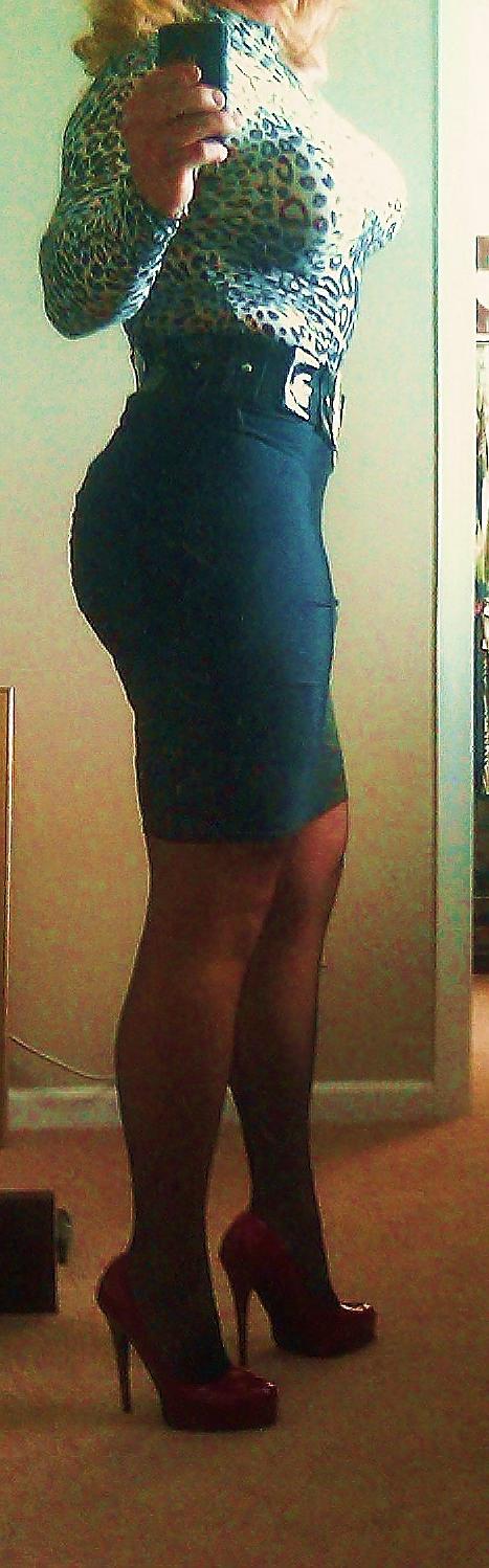 8P Dressing 4 work (Maybe a peak under tight skirt??)
