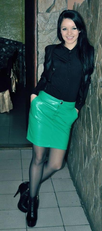 25P sexy females in tights pantyhose nylons 1