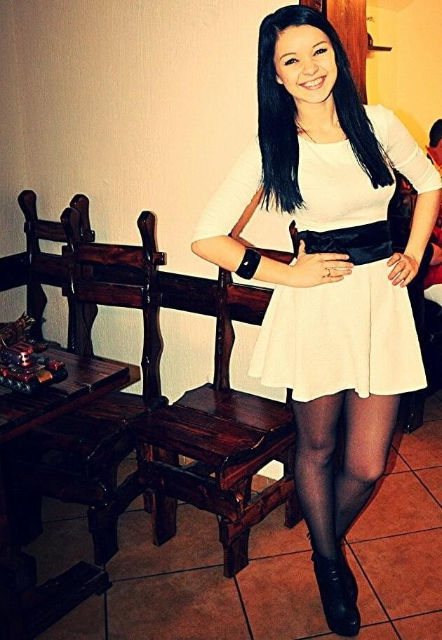25P sexy females in tights pantyhose nylons 1
