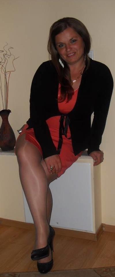 25P sexy females in tights pantyhose nylons 1