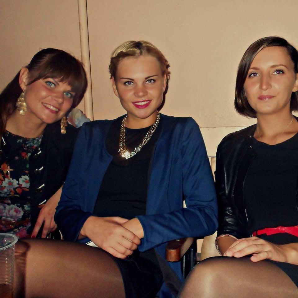 25P sexy females in tights pantyhose nylons 1