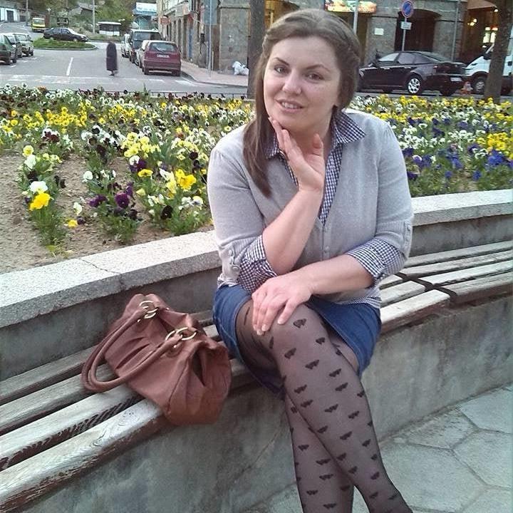 25P sexy females in tights pantyhose nylons 1