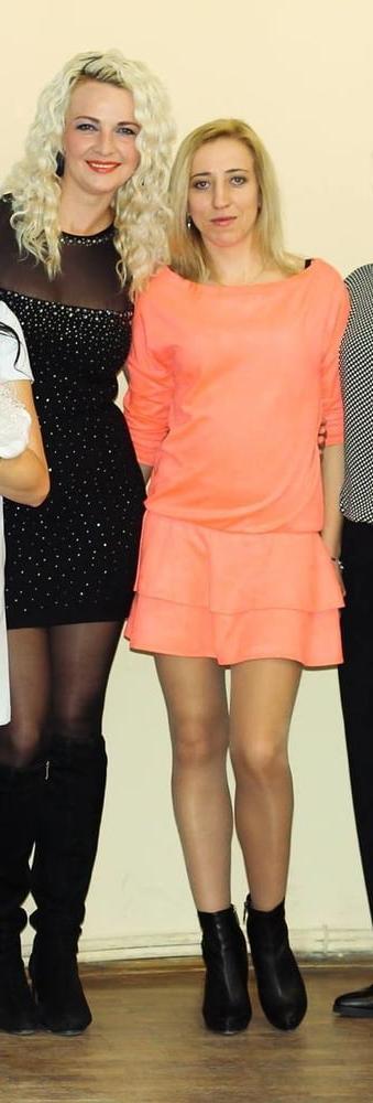 25P sexy females in tights pantyhose nylons 1