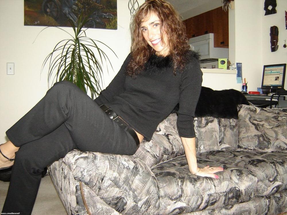 25P French MILF solo - 1