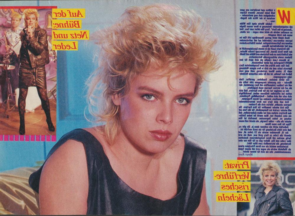 25P 80's disco style: Kim Wilde