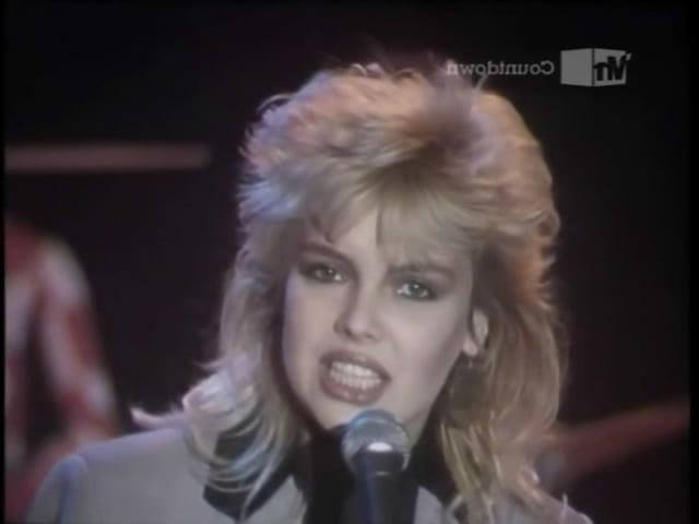 25P 80's disco style: Kim Wilde