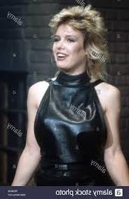 25P 80's disco style: Kim Wilde
