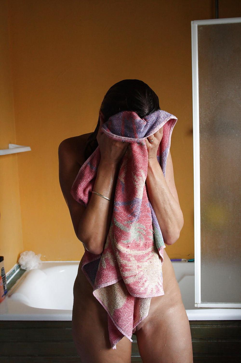 16P Lydie french mature showers