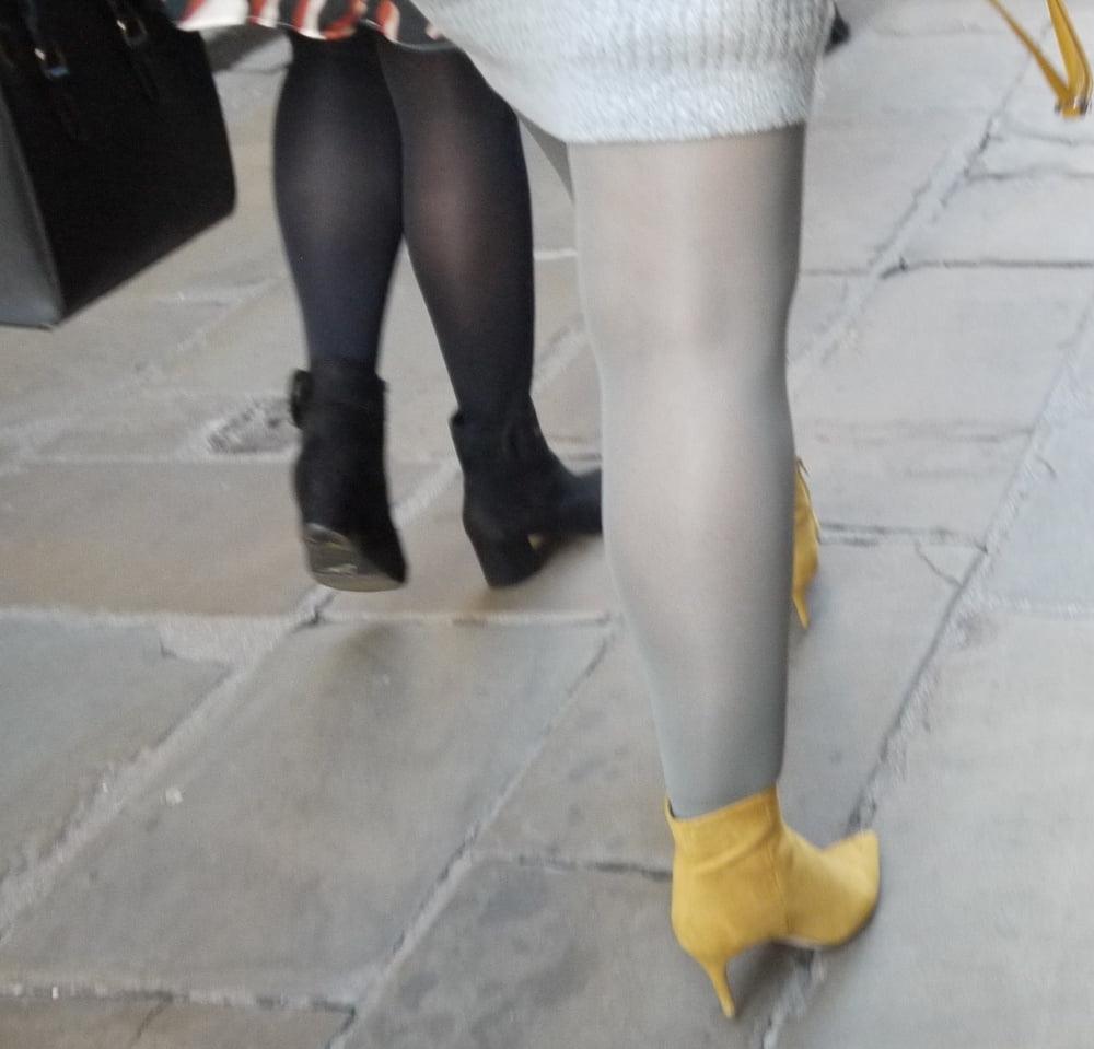 25P blonde in grey dress with grey pantyhose and yellow heels