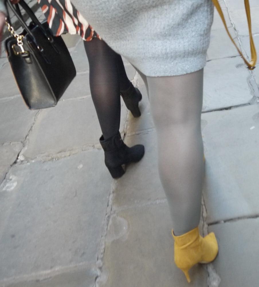 25P blonde in grey dress with grey pantyhose and yellow heels