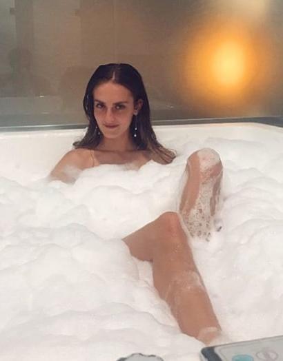 25P Serene, lady with perfect body