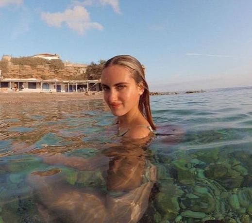 25P Serene, lady with perfect body