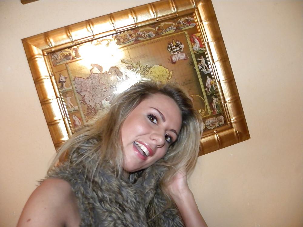 25P Very Hot Busty Milf