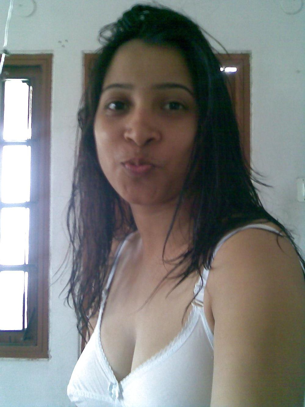 14P Selfshot ex pakistani gf pics