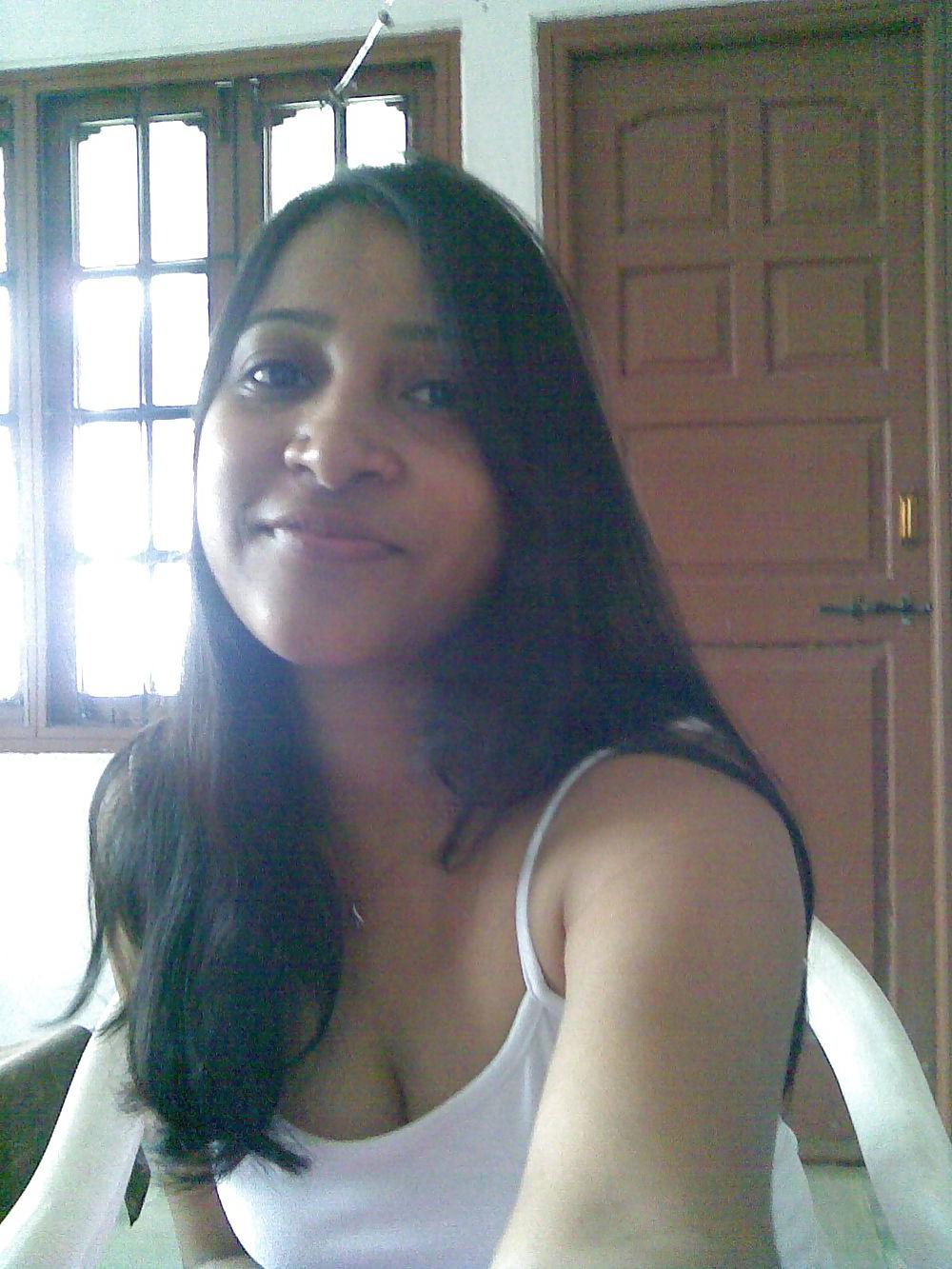 14P Selfshot ex pakistani gf pics