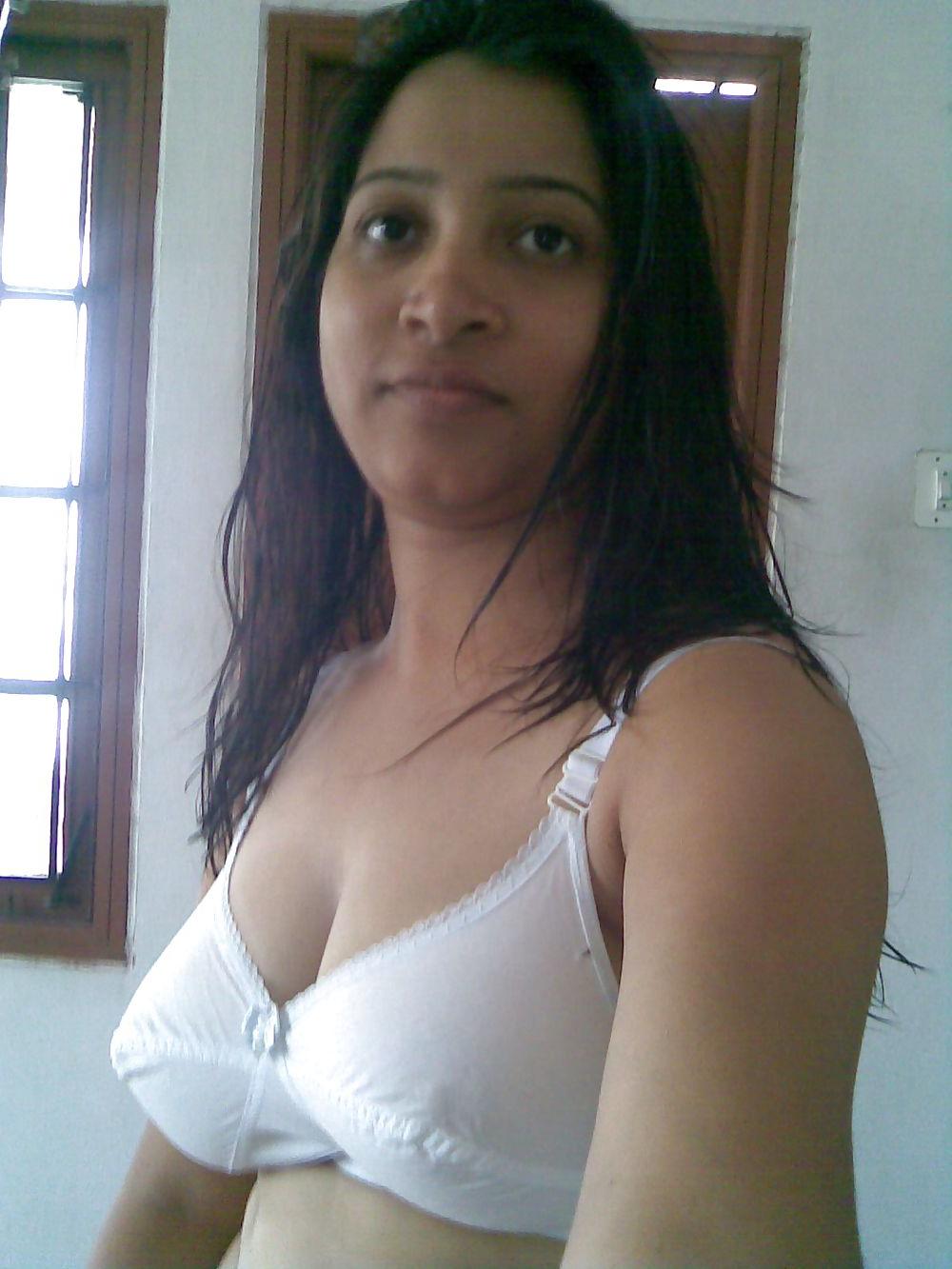 14P Selfshot ex pakistani gf pics