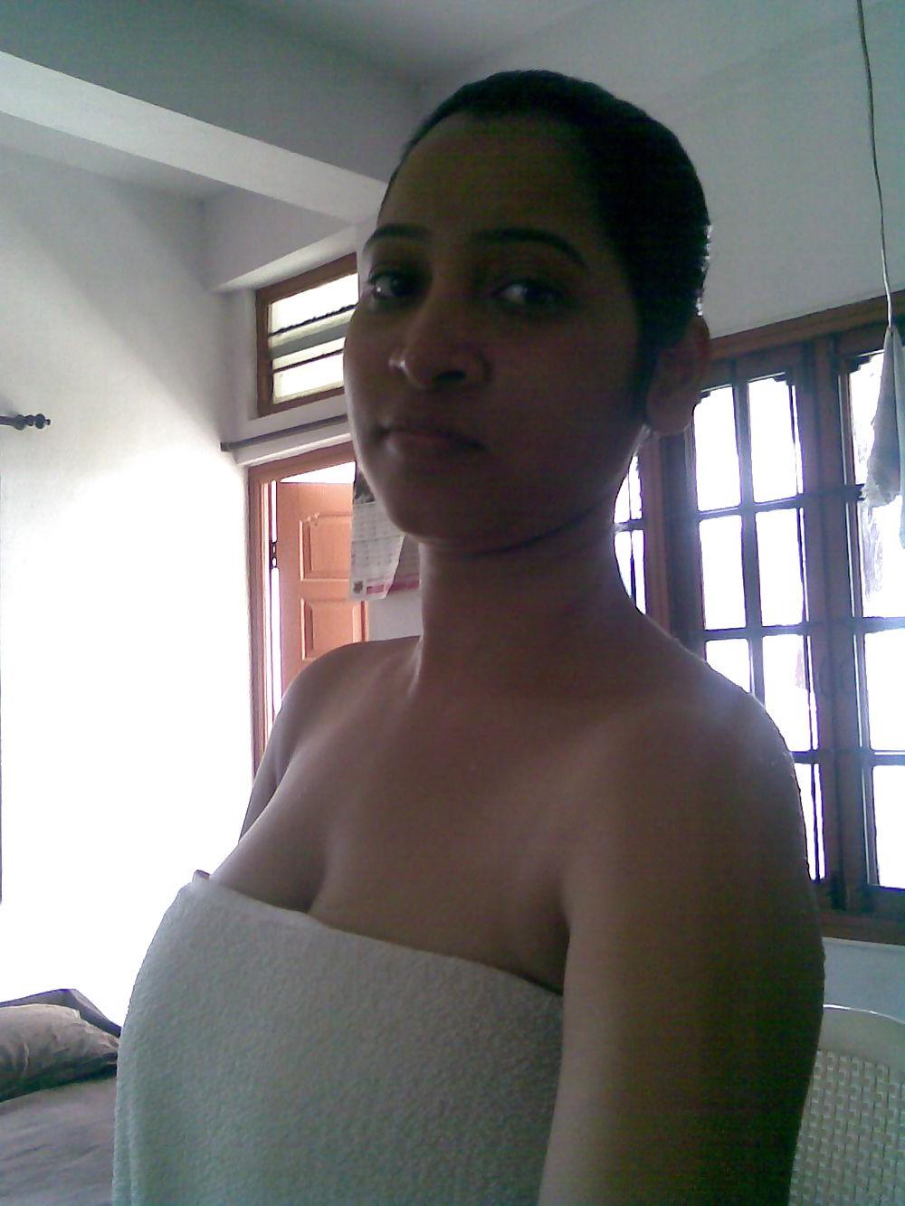 14P Selfshot ex pakistani gf pics