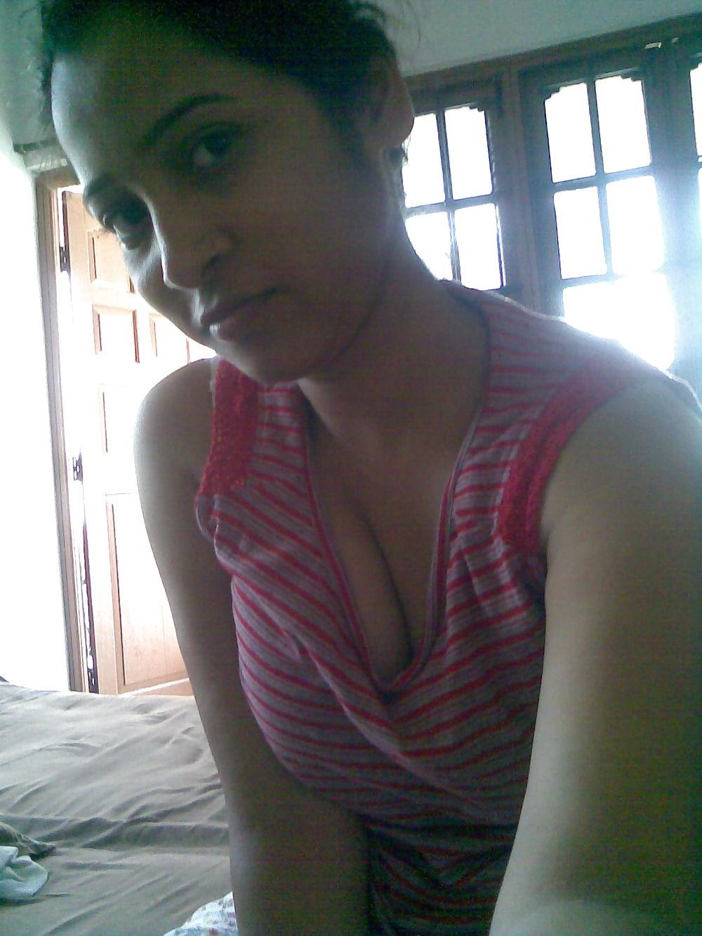 14P Selfshot ex pakistani gf pics