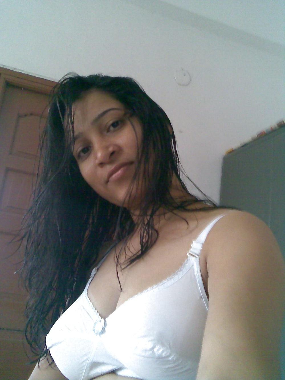 14P Selfshot ex pakistani gf pics
