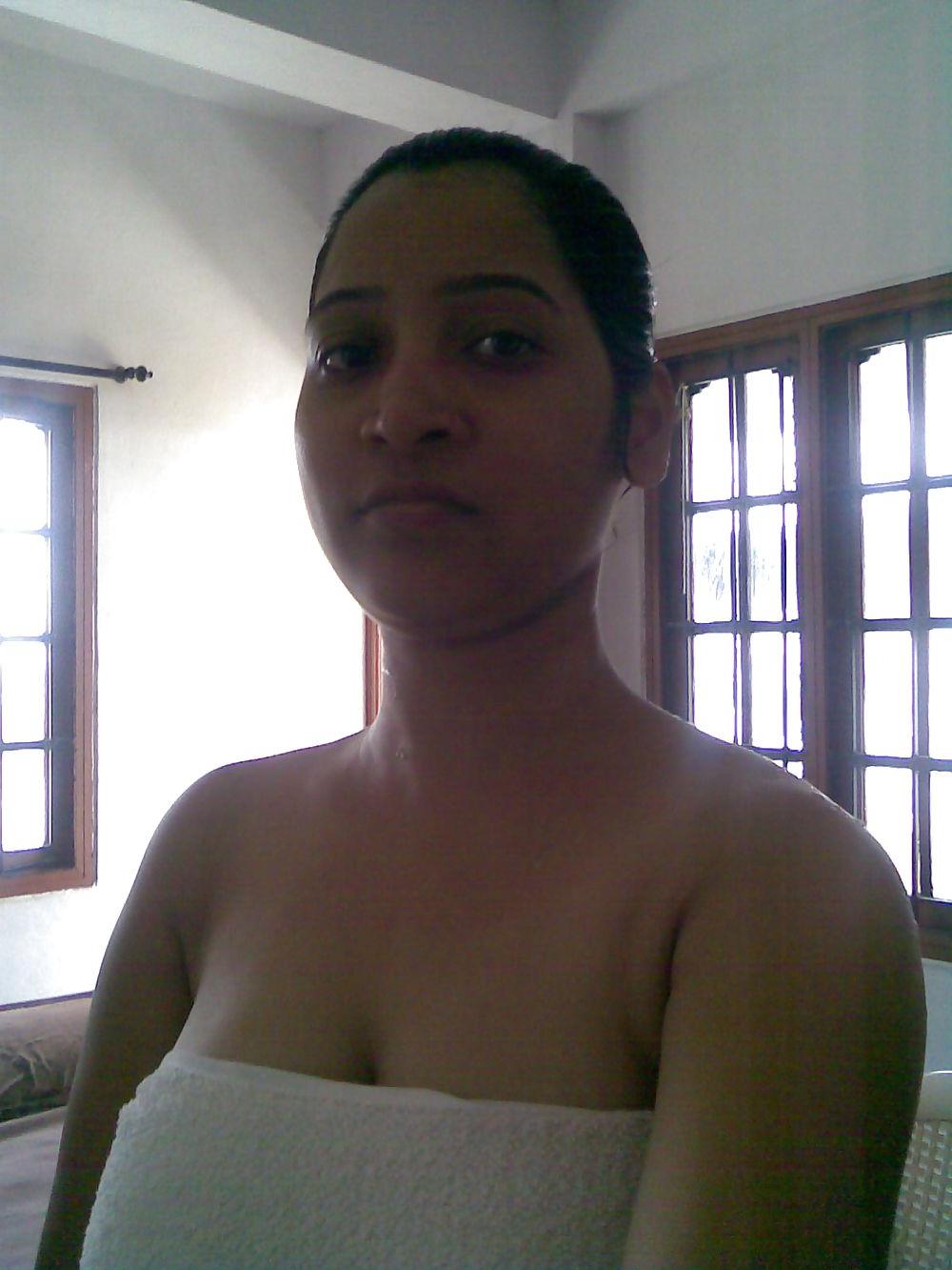 14P Selfshot ex pakistani gf pics