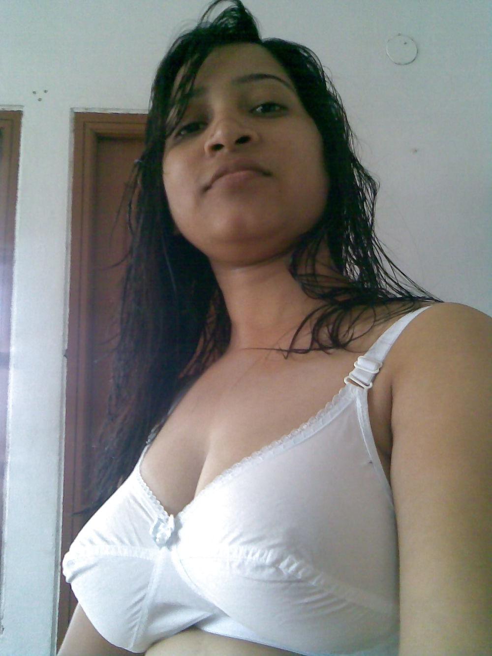 14P Selfshot ex pakistani gf pics