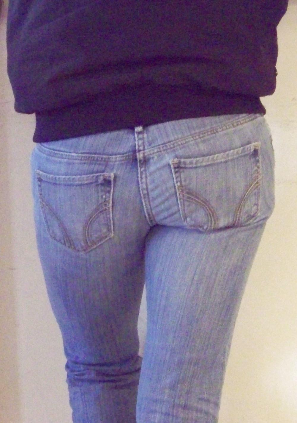 17P Nice Ass in Blue Jeans 