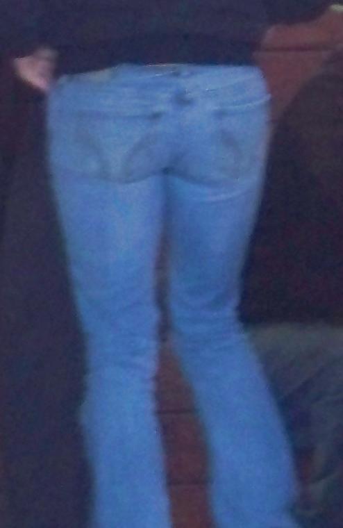 17P Nice Ass in Blue Jeans 