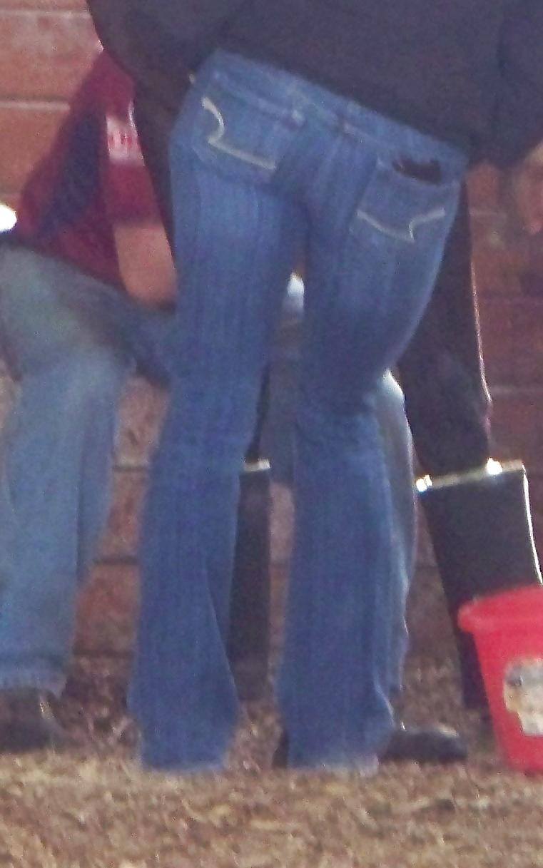 17P Nice Ass in Blue Jeans 