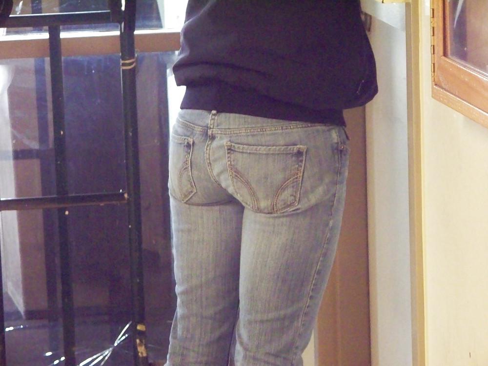 17P Nice Ass in Blue Jeans 