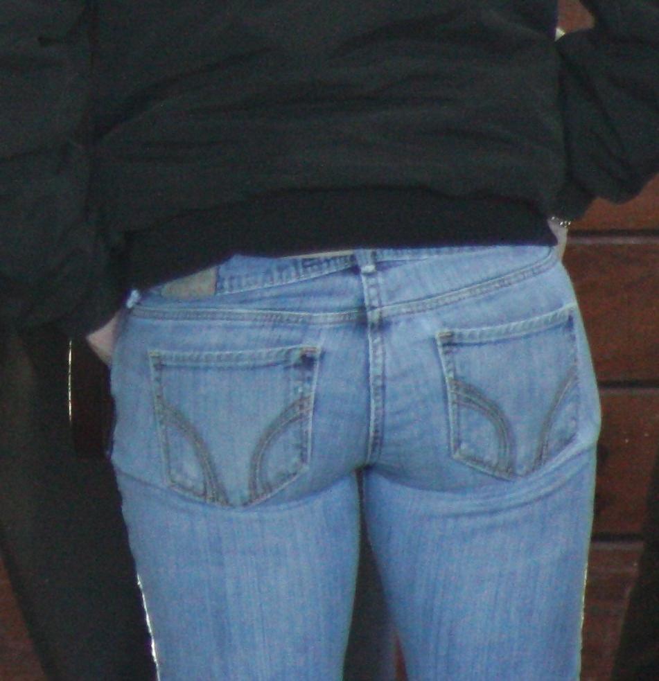 17P Nice Ass in Blue Jeans 