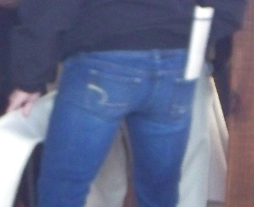 17P Nice Ass in Blue Jeans 