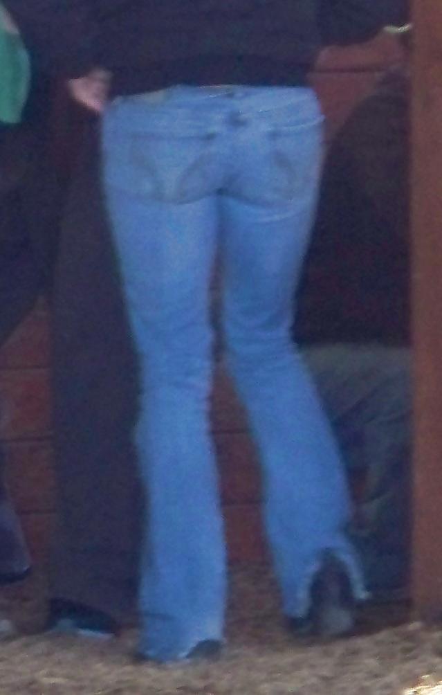 17P Nice Ass in Blue Jeans 